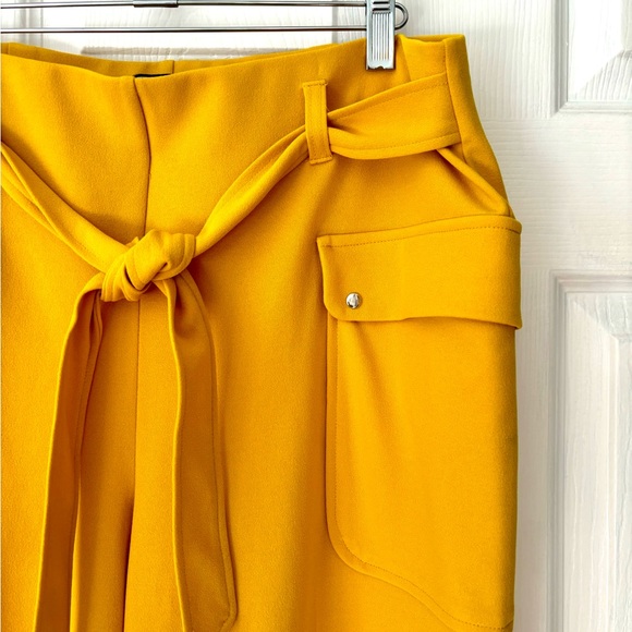 NYCC yellow capris - Picture 3 of 9